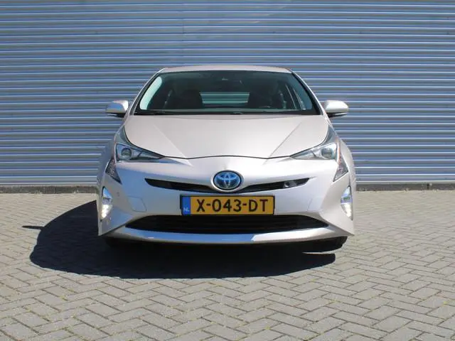 Toyota Prius 1.8 Executive | Trekhaak | Stoelverwarming | Camera | Leer | Dodehoek detectie | JBL au...