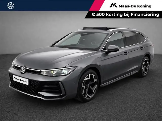 Volkswagen Passat Variant 1.5eHybrid 200kW/272PK R-Line · Panoramadak · Trekhaak · 360°Camera + Park...