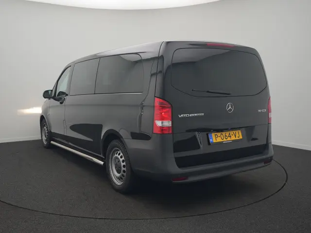 Mercedes-Benz Vito Tourer 116 CDI Select Extra Lang - Occasion Lease vanaf €984 p/m - 9 Persoons bus! - All Seasonbanden - Cruise Control - Achteruitrijcamera - Sidebars - Apple Carplay - Android Auto