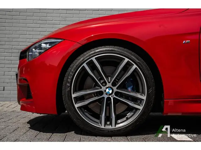 BMW 3-serie 330i M Sport Edition 19 inch, comfort acces, head-up, grootbeeld navi, hifi