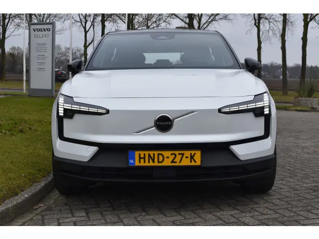 Volvo EX30 Extended Range Plus 69 kWh | 7000,- korting | Apple carplay | 20" velgen | H&K Audio | AC...