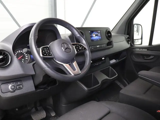 Mercedes-Benz Sprinter 315 CDI Automaat L2H2 PRO Airco MBUX Navigatie Adaptive Cruise Control Leder...