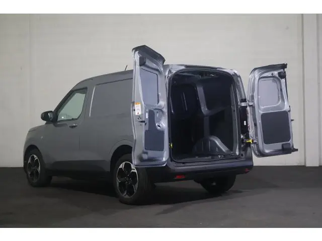 Ford E-Transit Courier