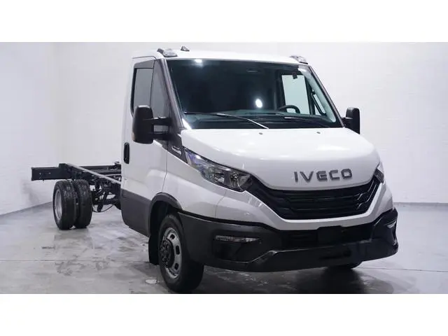 Iveco Daily 35C14 140 pk Automaat Chassis Nieuw Apple Carplay, Dubbel lucht achter, Airco ECC, Cruis...