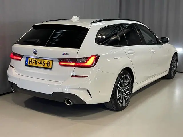 BMW 3-serie Touring 330i M Sport 18"/Panoramadak/Laser LED/Harman Kardon/Dodehoek/Adaptieve cruise/K...