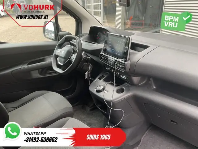 Peugeot Partner 1.2 BENZINE Aut. 110 pk Stoelverw./ Carplay/ Camera/ PDC/ Climate/ Cruise/ Trekhaak/...