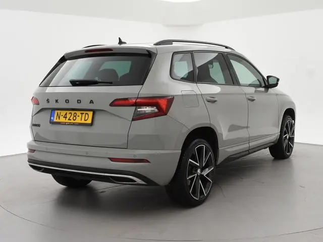 Skoda Karoq 1.5 TSI ACT 150 PK DSG SPORTLINE + CANTON AUDIO | STEEL GREY | CAMERA | 19 INCH | VIRTUA...