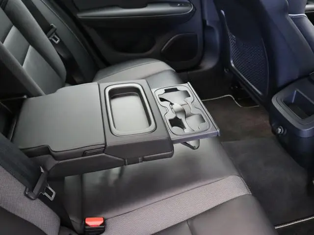 Volvo S60 2.0 T4 R-Design | Trekhaak | Elektrische Stoelverstelling met Memory | Achteruitrijcamera...