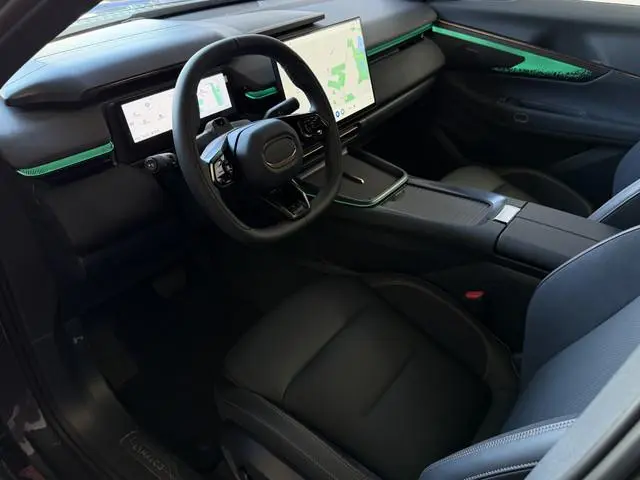 Lynk & Co 08