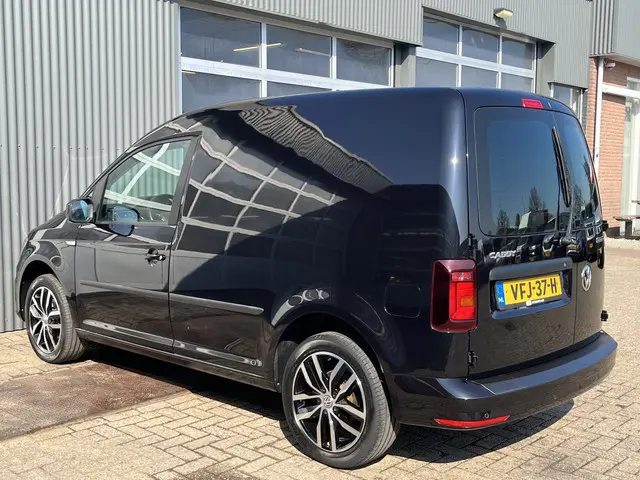 Volkswagen Caddy 2.0 TDI L1H1 C-Edition Airco Cruise controle Apple carplay Parkeersensoren achter S...