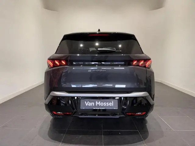 Peugeot e-5008