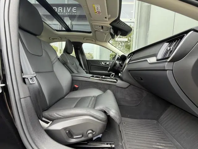Volvo S60 2.0 Recharge T8 AWD 455PK Plus Bright |Schuif/kantel dak|H/K|360Cam|AutoPilot