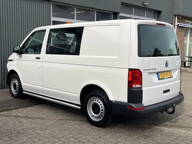 Volkswagen Transporter 2.0 TDI 90pk L1H1 DC Airco Trekhaak 2200kg trekgewicht Telefoonverbinding 5-P...