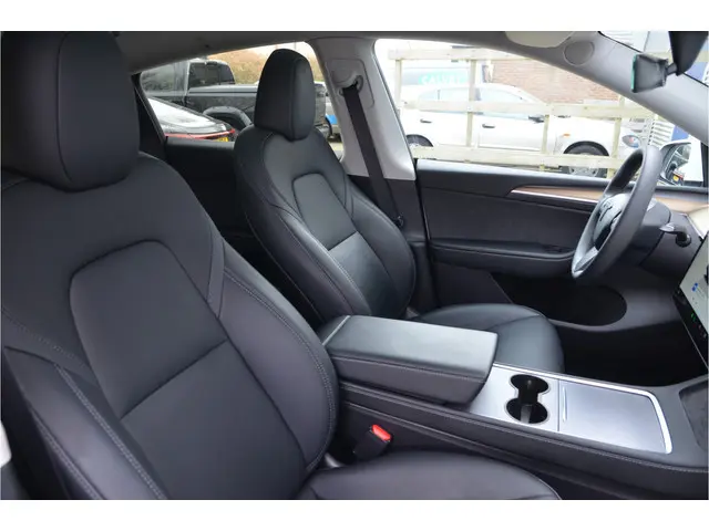 Tesla Model Y RWD 58 kWh 20" 4-seizoenen, AutoPilot3.0 Ryzen