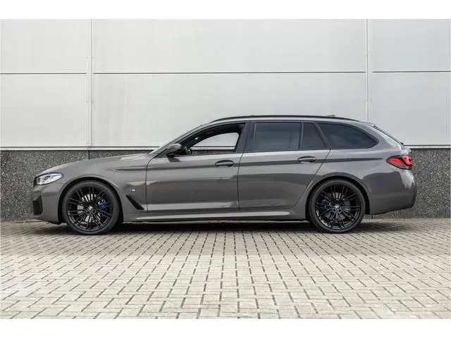 BMW 5 serie Touring 530i High Executive M-Sport 20inch / Bernina Grau / Pano / Camera / Laser
