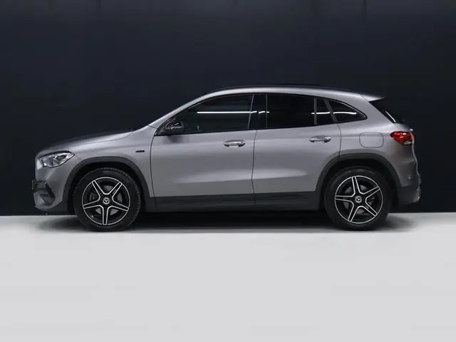 Mercedes-Benz GLA-klasse 250 e AMG Business Solution [SCHUIFKANTELDAK, TREKHAAK, CAMERA, PDC, CRUISE...