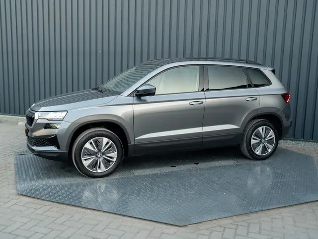 ŠKODA Karoq 1.5 TSI ACT Business Edition Plus | Camera | Stoelverw. | Elk. A-klep | Prijs Rijklaar!!