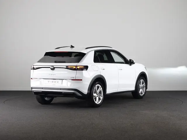 Volkswagen T-Roc Life First Edition 1.5 eTSI 116 PK DSG | 18" LM | Camera | Stoel & stuurverwarming...
