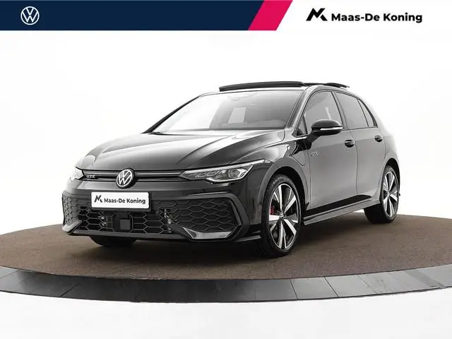 Volkswagen Golf 1.5 eHybrid 272pk DSG GTE · Panoramadak · Camera · Head-Up Display · Inklap. Trekhaa...