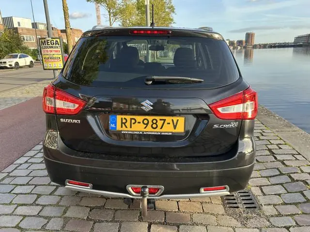 Suzuki S-Cross