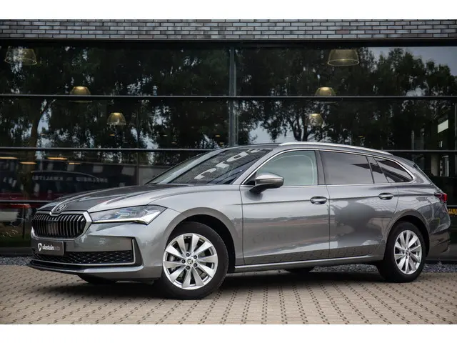 ŠKODA Superb Combi 1.5 TSI MHEV First Edition , Adaptive cruise, Massage, Stuur/stoelverwarming,