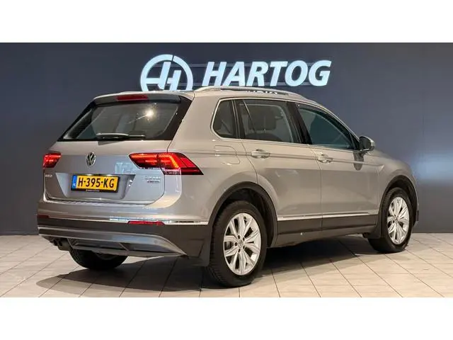 Volkswagen Tiguan 2.0 TSI 4Motion Highline 2000KG trekgewicht / CAMERA / STOELVERWARMING