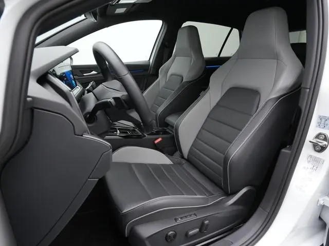 Volkswagen Golf 1.4 eHybrid 245 pk GTE | Leder | Geheugen-/ventilatiestoel | IQ Light | Adaptief ond...