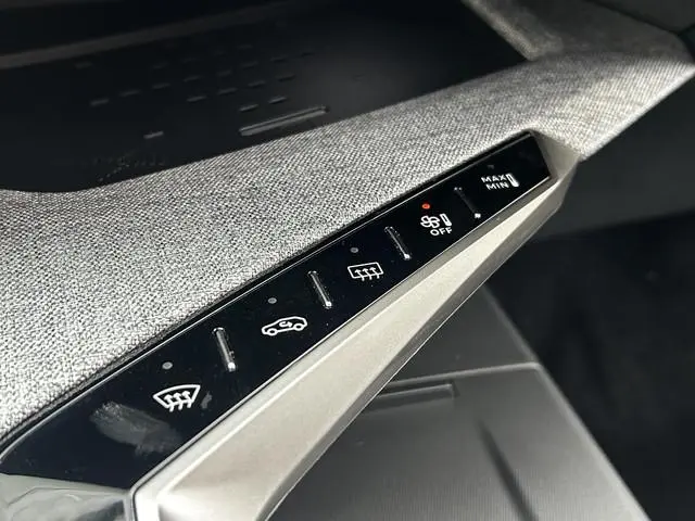 Peugeot e-5008