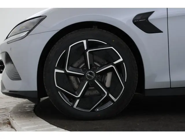 BYD SEAL