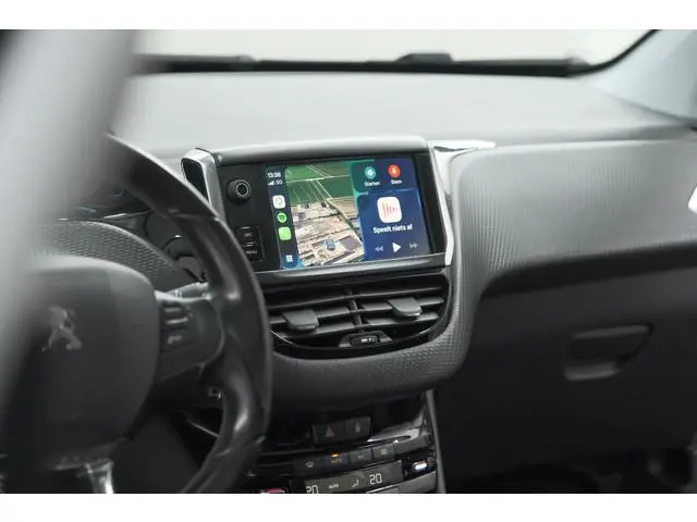 Peugeot 2008 PureTech 110 Allure | Panoramadak | Apple Carplay | Navigatie | Parkeersensoren