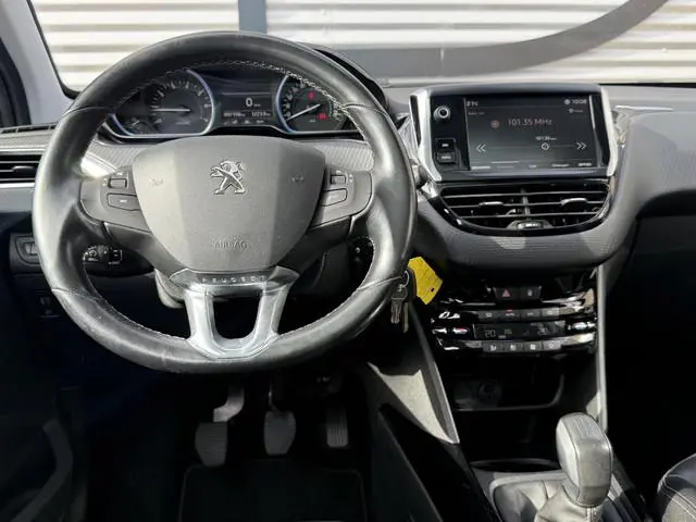 Peugeot 2008 1.2 PureTech Blue Lion 2e Eigenaar|Pano|Stoelverw|D-riem vv in 2024|Carplay|Camera|Crui...