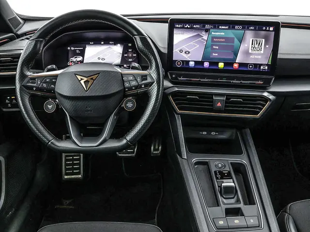 CUPRA Formentor 1.4 245pk DSG e-Hybrid VZ Performance · Panoramadak · Camera · Wegklapbare Trekhaak...