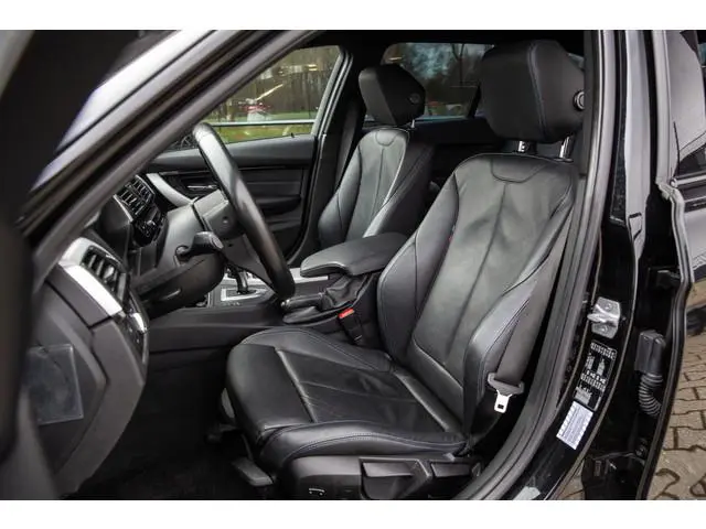 BMW 3-serie Touring 318i M Sport Edition , Trekhaak, Leer, Carplay,