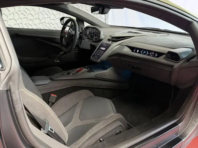 Lamborghini Revuelto