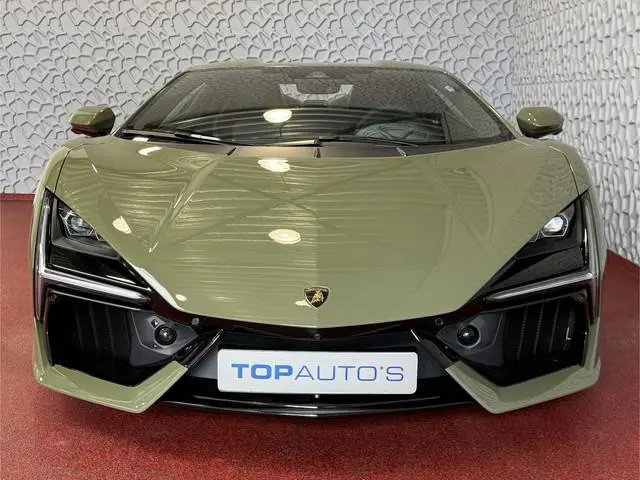Lamborghini Revuelto