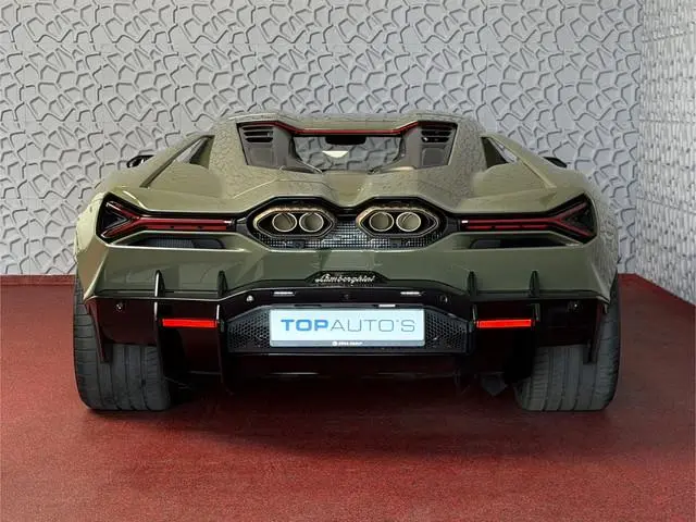 Lamborghini Revuelto