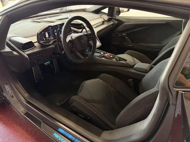 Lamborghini Revuelto