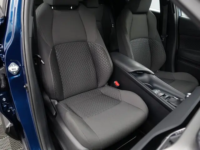 Toyota C-HR 1.8 Hybrid Active Aut- NAP 26dkm, Dealer Onderhouden, Camera, Ada Cruise, Carplay