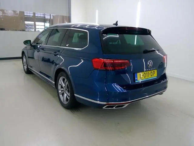 Volkswagen Passat Variant 2.0 TDI 150PK DSG R-Line NL-AUTO PANO | H-LEER | LED | ADAPT. CRUISE | ECC