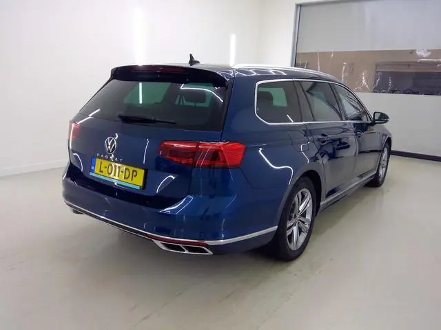Volkswagen Passat Variant 2.0 TDI 150PK DSG R-Line NL-AUTO PANO | H-LEER | LED | ADAPT. CRUISE | ECC