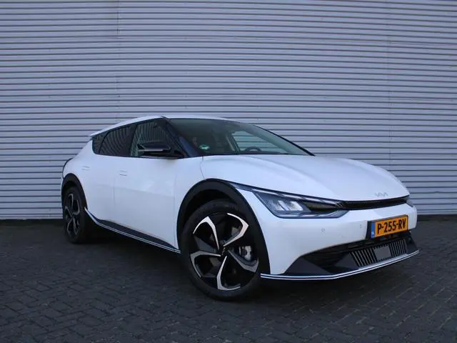 Kia EV6 Air 58 kWh | Trekhaak | 20" LM | Stuur-/stoelverwarming | Camera | Navi | Cruise adapt. | Do...