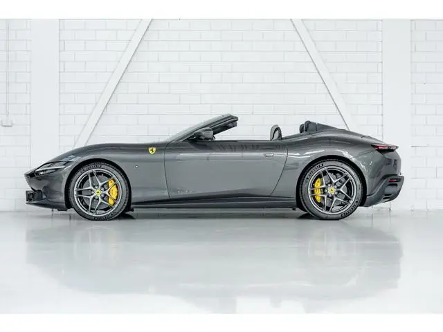 Ferrari Roma Spider l Canna di Fucile Historical Colour l Scuderia Shields l Carbon