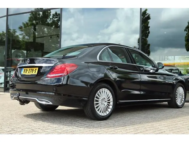 MERCEDES-BENZ C-KLASSE 180 LEASE EDITION AUT. | TREKHAAK | LED | NAVI | LMV