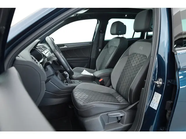 Volkswagen Tiguan 1.4 TSI eHybrid R-Line Business+ | Pano | Elek. Trekhaak | IQ. Light | Stoel- Stuu...