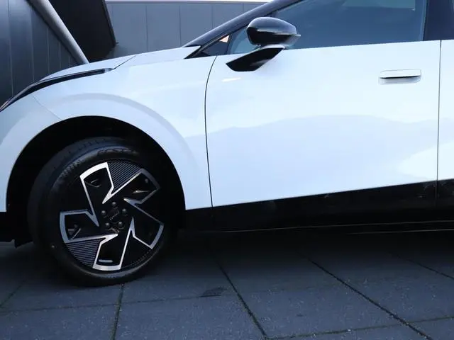 Lynk & Co 02