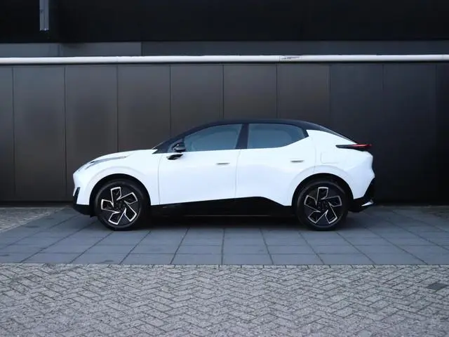 Lynk & Co 02