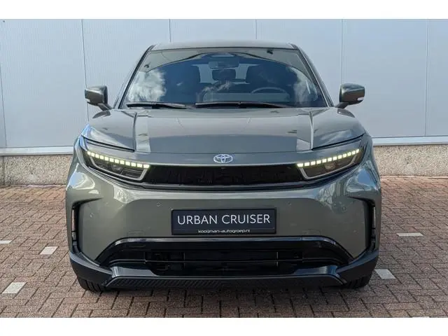 Toyota Urban Cruiser Dynamic 61 kWh / Januari 2027 leverbaar! / Nu €3.000 inruilvoordeel!