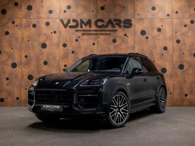 Porsche Cayenne 3.0 E-Hybrid Black Edition | SportDesign | Trekhaak | Achterasbest. | Sportuitlaat |...