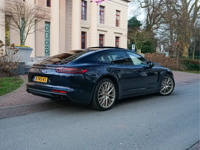 Porsche Panamera 2.9 4 E-Hybrid 10 Years Edition l Sport Chrono l Stoelkoeling l Surround View l Pan...