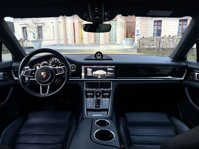 Porsche Panamera 2.9 4 E-Hybrid 10 Years Edition l Sport Chrono l Stoelkoeling l Surround View l Pan...